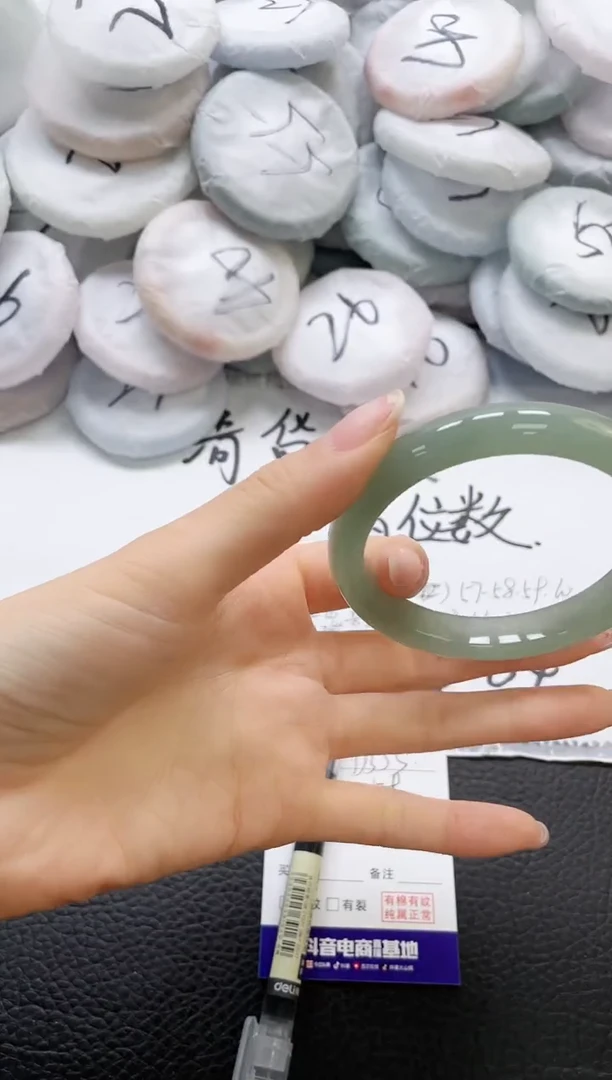 未镶嵌手镯石英质玉333-61