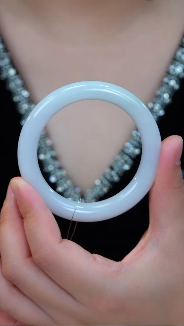 翡翠未镶嵌手镯（圆镯）玉镯