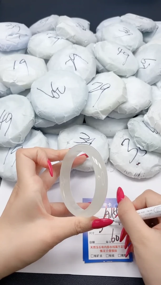 未镶嵌手镯石英质玉A154/60