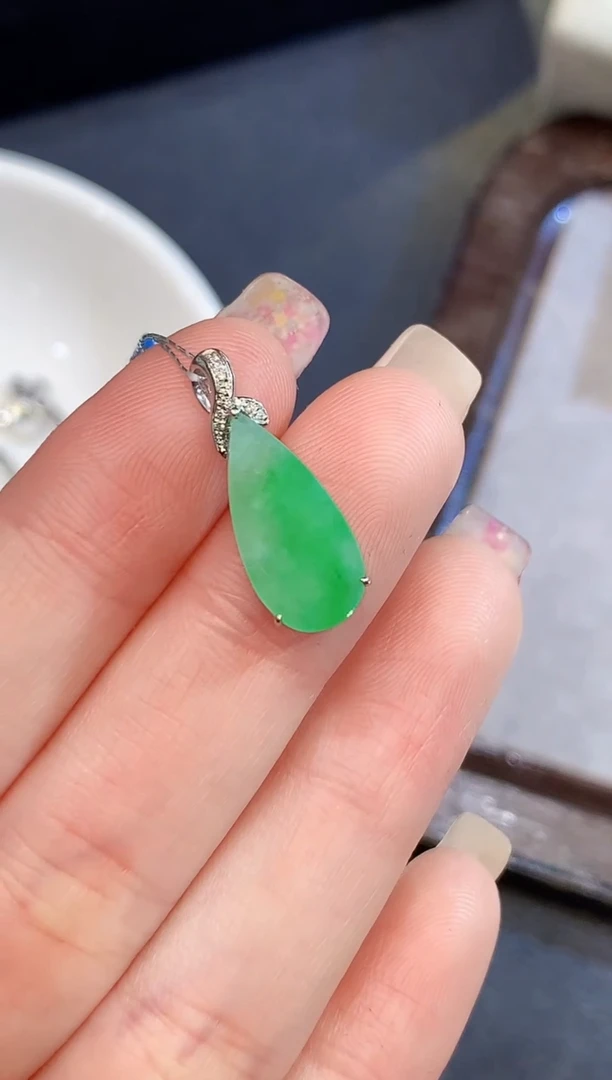 吊坠(不含链)18K金镶嵌翡翠L多样性发其一