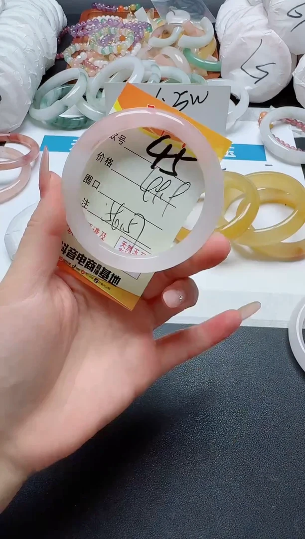 【闪购商品】石英质玉手镯未镶嵌45