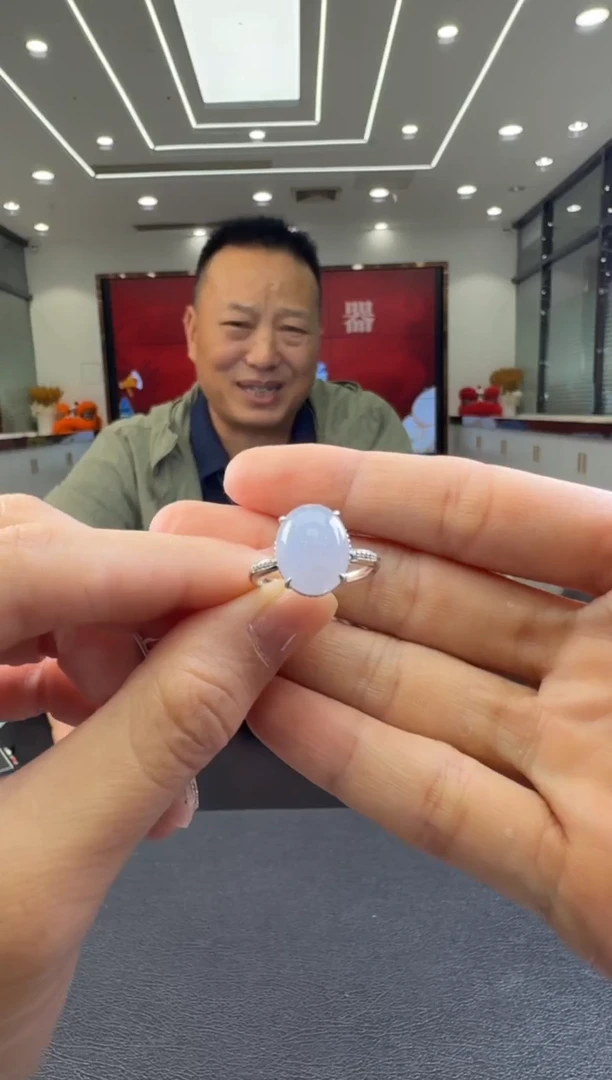 翡翠18K金镶嵌颈饰戒指