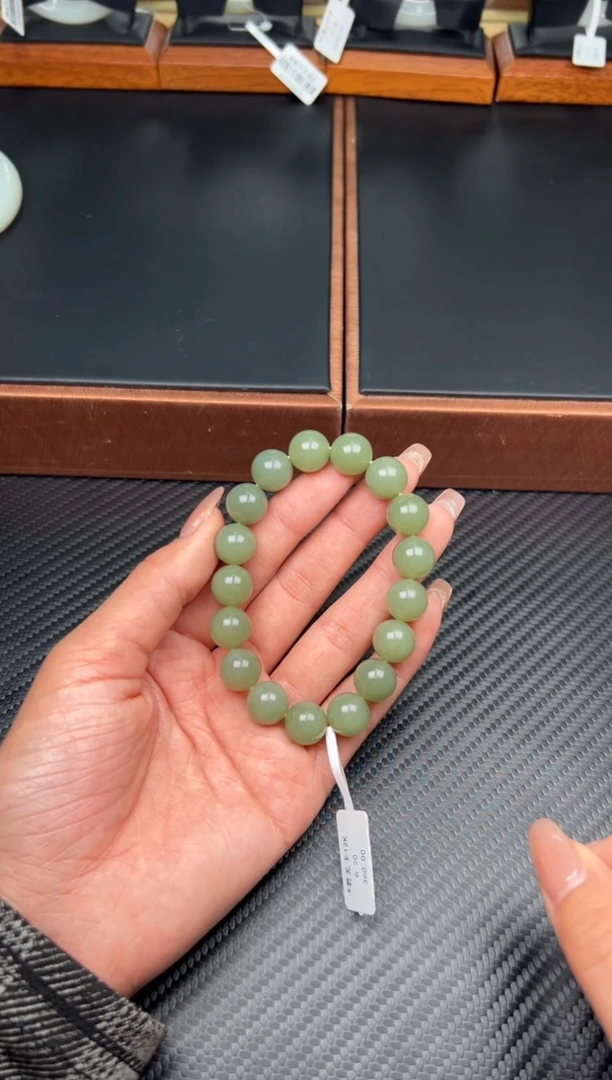 未镶嵌手串和田玉若羌微色差卡12K