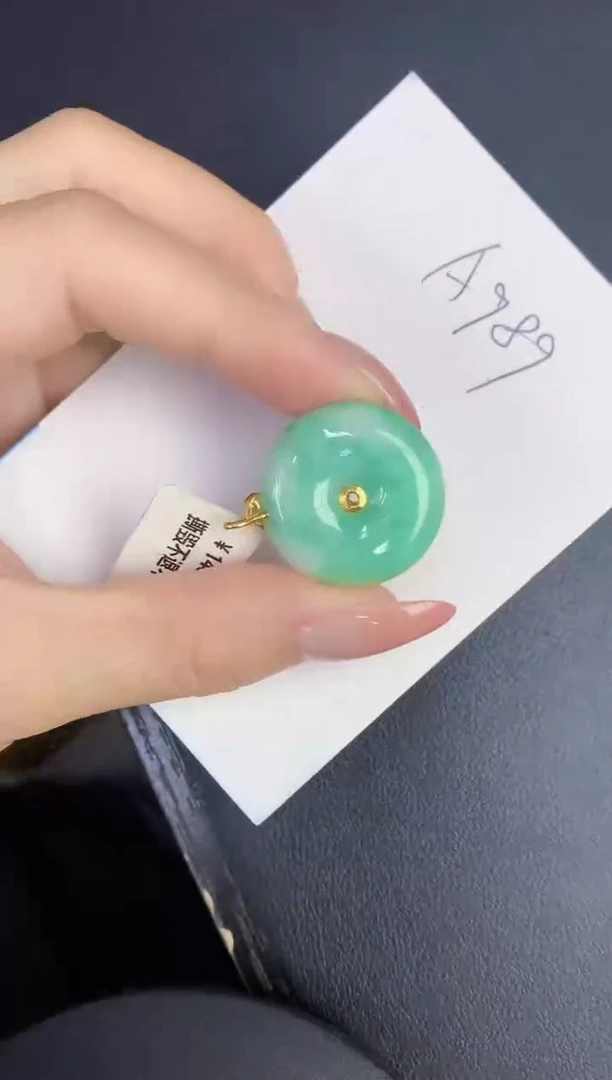 翡翠18K金镶嵌颈饰缅甸天然翡翠A货