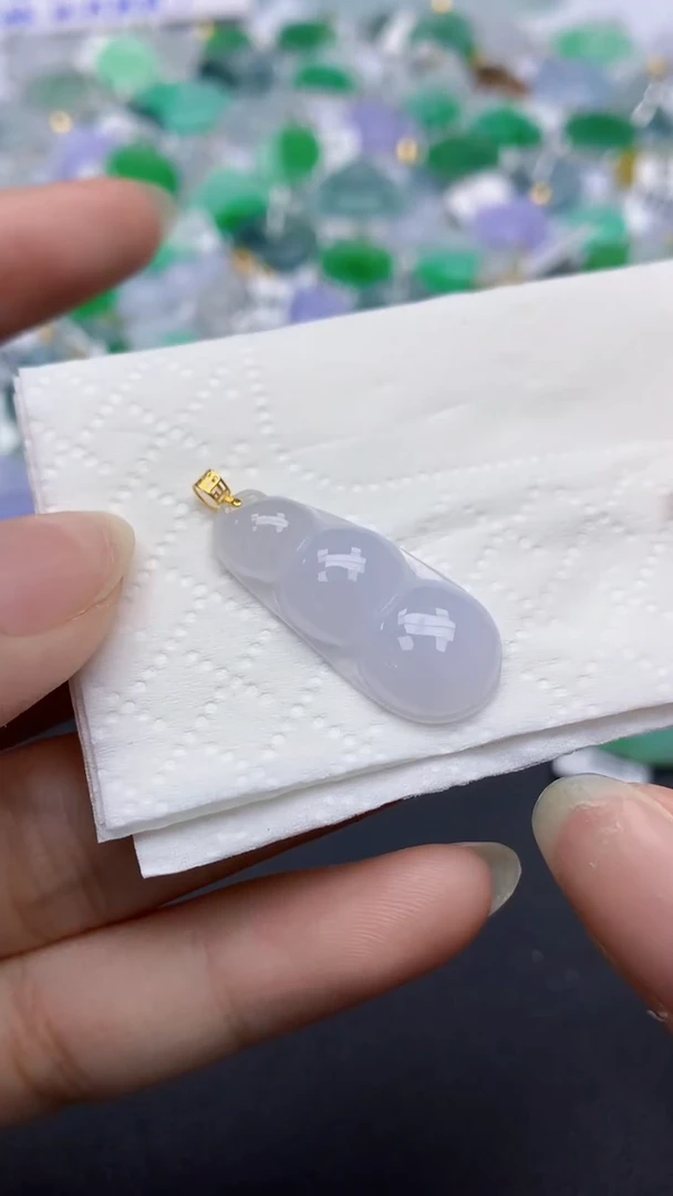 翡翠未镶嵌颈饰天然缅甸a货翡翠