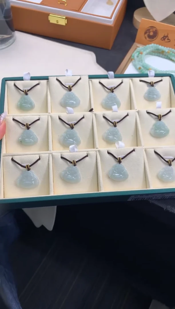 颈饰未镶嵌翡翠FC70 翡翠佛公 多样性发其一