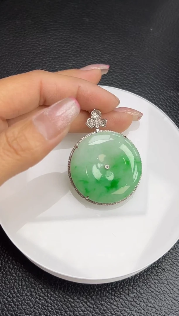 【闪购商品】翡翠颈饰18K金镶嵌圆牌