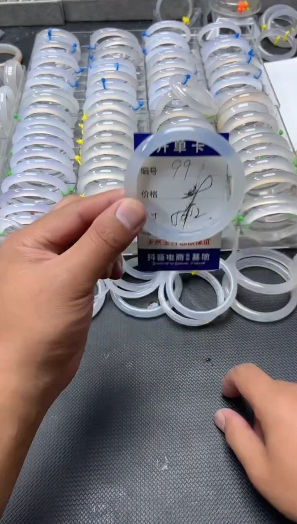 手镯玛瑙/玉髓未镶嵌99