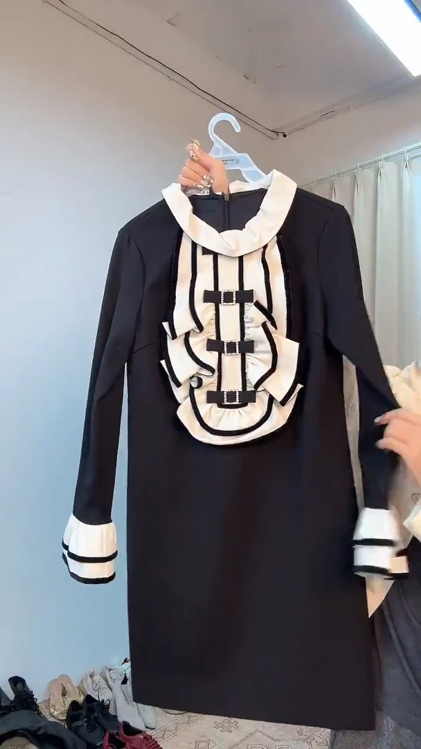 21女士时尚搭配连身裙