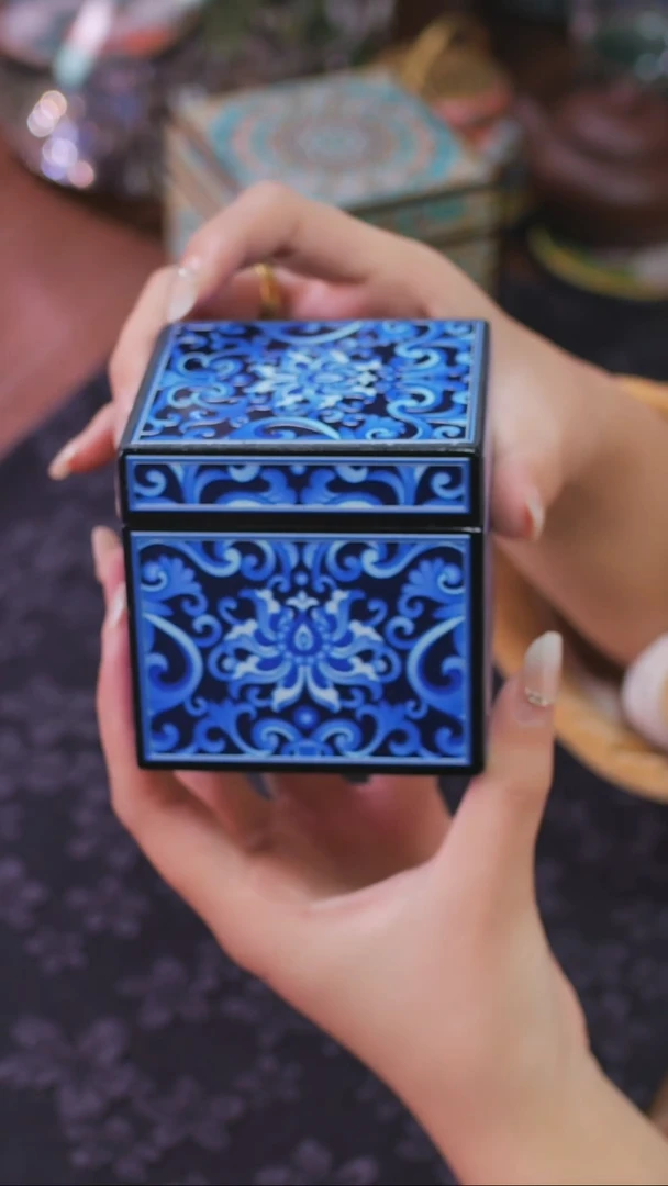 壹藏贰宝随机花色老款八公分小盒