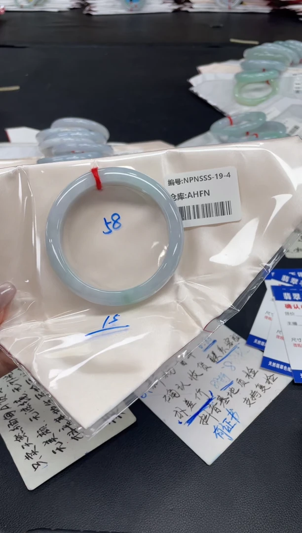 未镶嵌手镯翡翠翡翠手镯