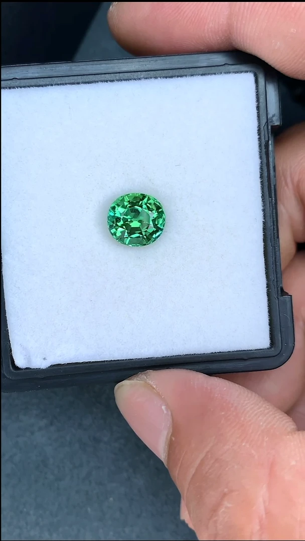 未镶嵌裸石碧玺4.09克拉