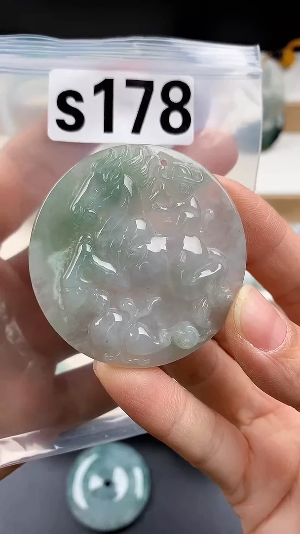 颈饰未镶嵌翡翠魔**?天然翡翠吊坠挂件
