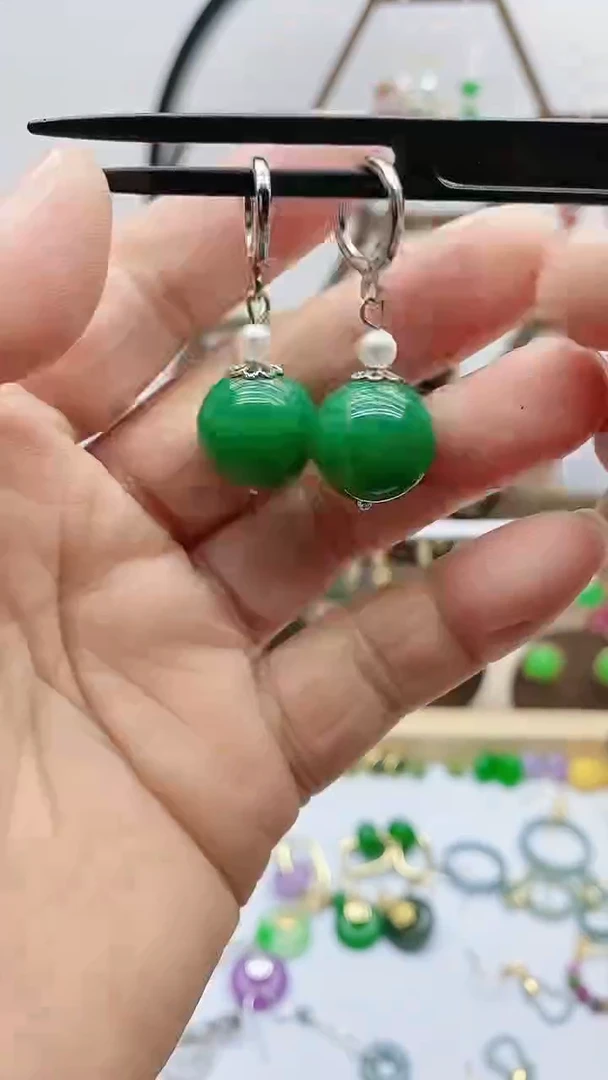 未镶嵌石英质玉（天山翠）耳饰125