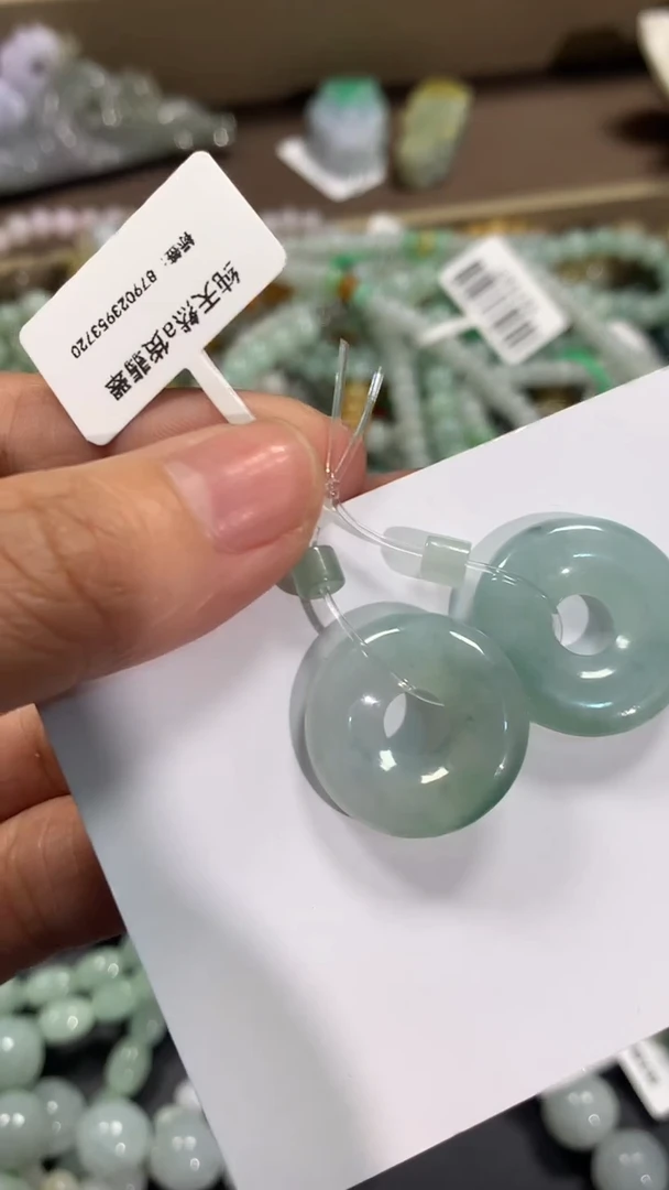 颈饰未镶嵌翡翠1