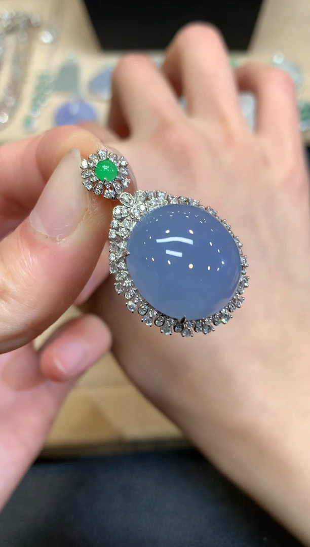 【闪购商品】翡翠颈饰18K金镶嵌蛋面【无服务费】