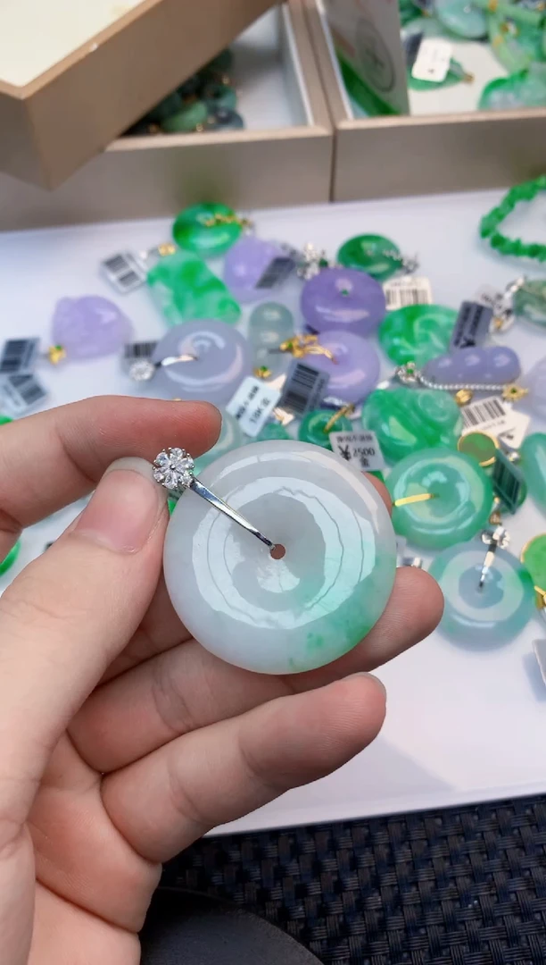 翡翠未镶嵌吊坠(不含链)1