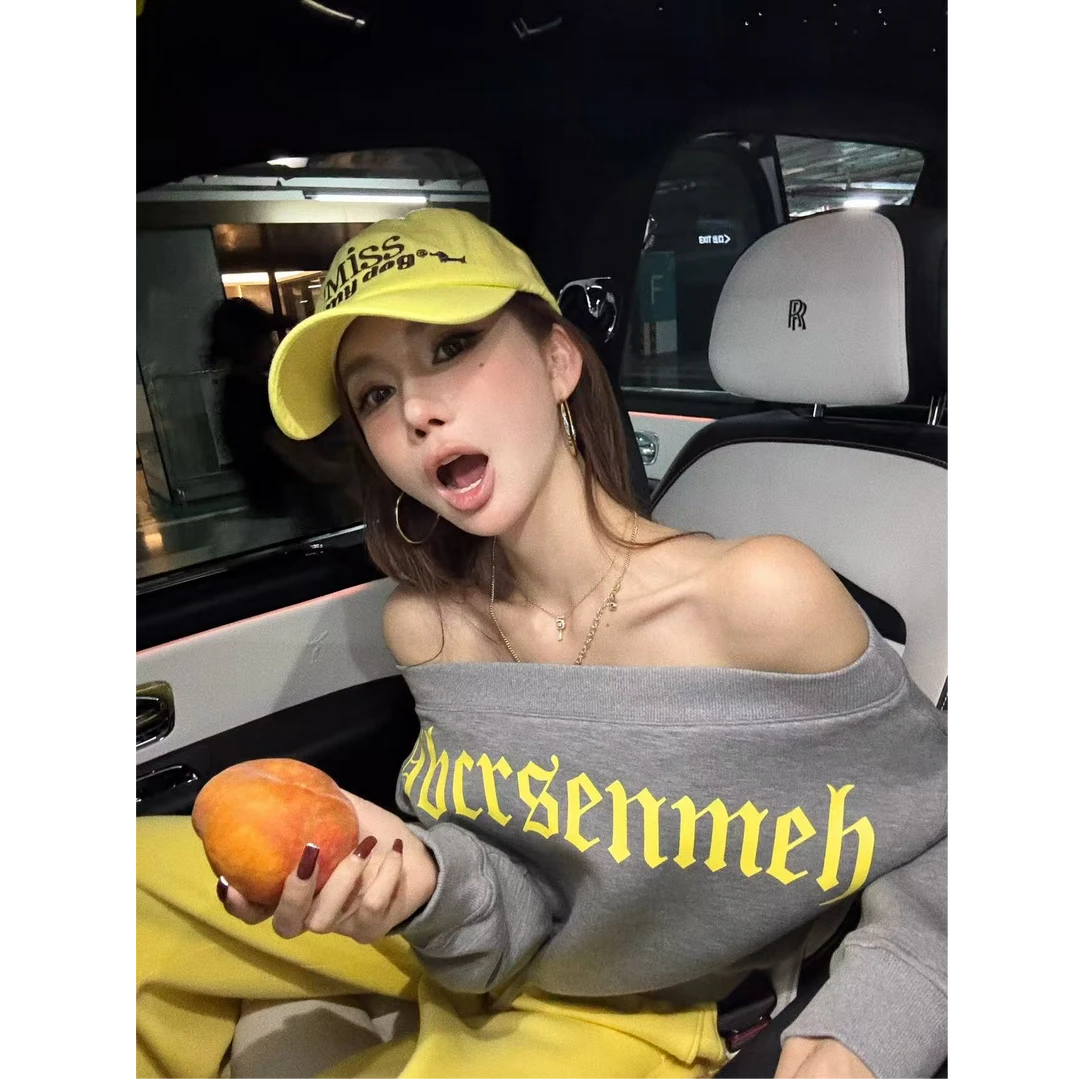 婉君【四穿上衣】秋季韩版时尚印花一字肩字母斜肩卫衣LWJ25C3T2717