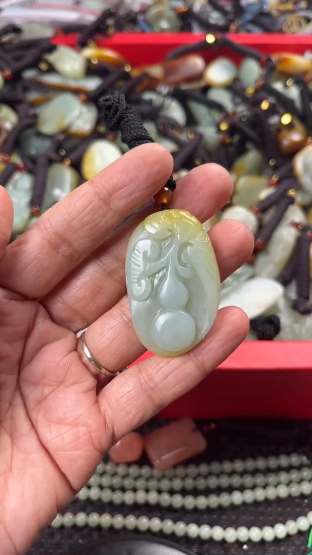 【闪购商品】和田玉颈饰未镶嵌多样性发货没有证书拍一发一有瑕