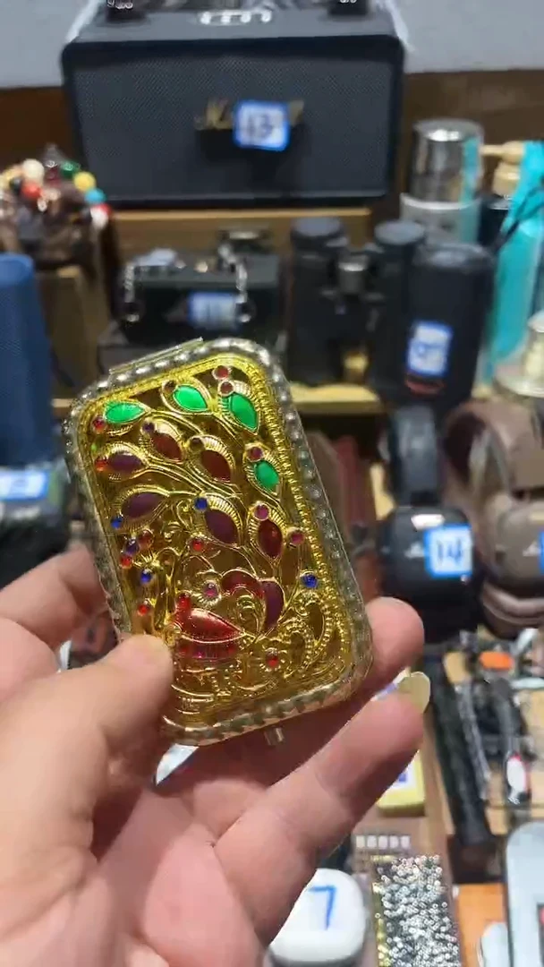 瓷片闪购商品 如图所示