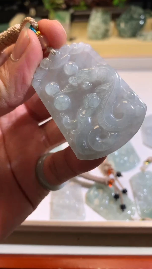 翡翠未镶嵌颈饰6/04/398