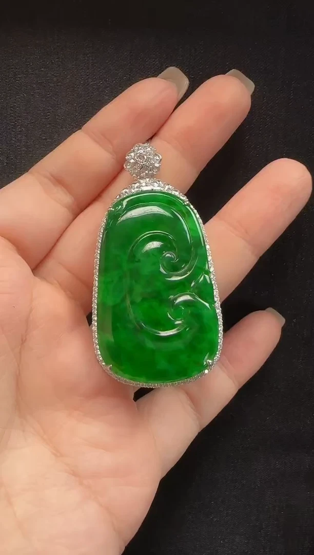 颈饰18K金镶嵌翡翠529如意一个