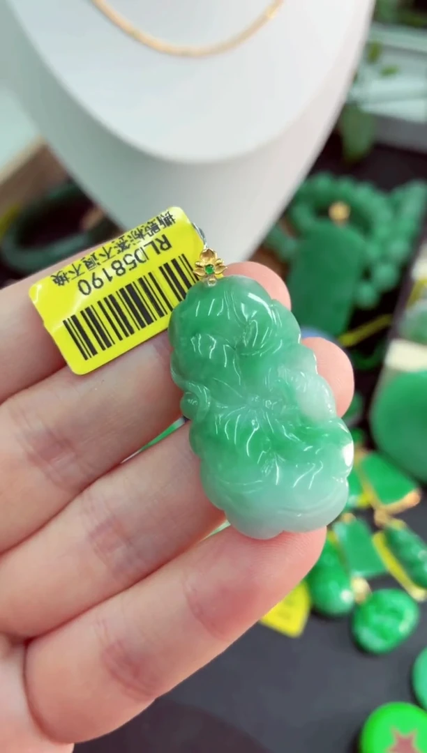 吊坠(不含链)18K金镶嵌翡翠挂件