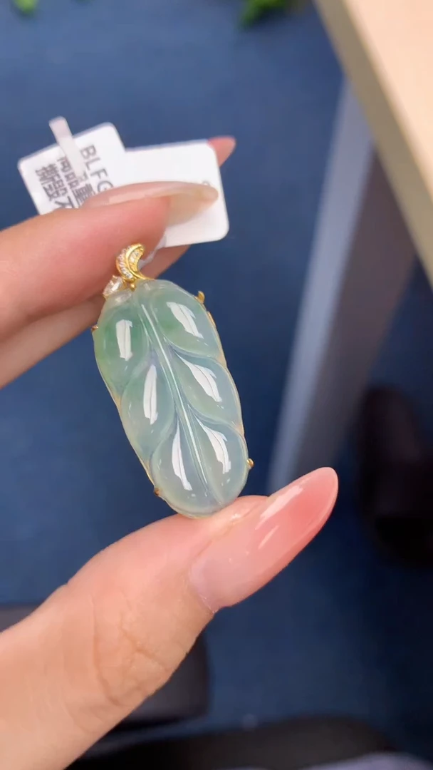 翡翠18K金镶嵌颈饰天然翡翠a货