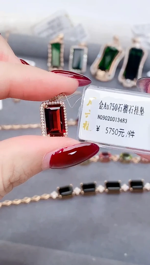 颈饰18K金镶嵌石榴石-专柜-
