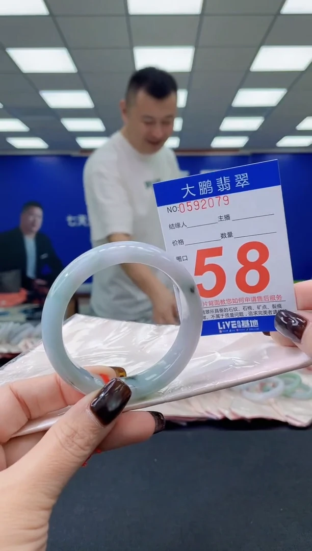 未镶嵌手镯翡翠 AAAAAAAAAA