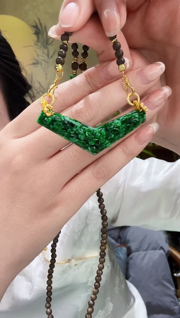 颈饰未镶嵌翡翠吊坠