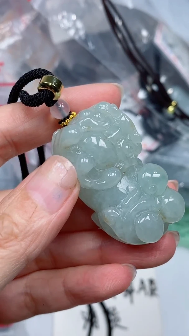 颈饰未镶嵌翡翠吊坠