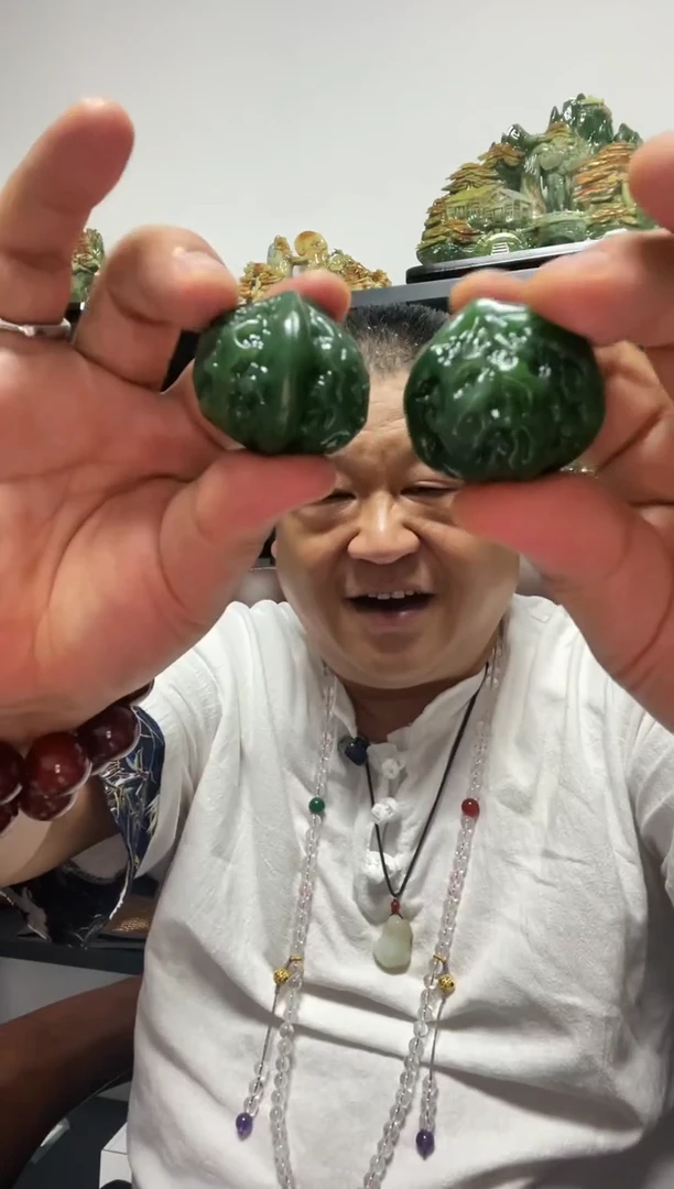 未镶嵌和田玉（碧玉）把件核桃一对