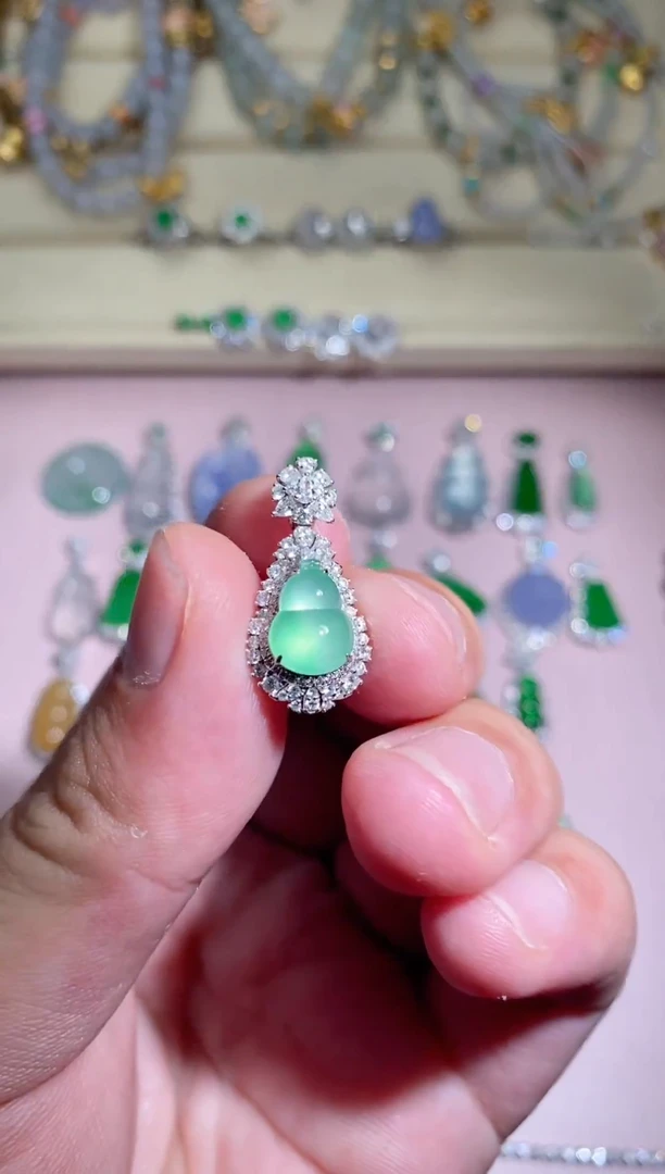 翡翠18K金镶嵌颈饰05/葫芦