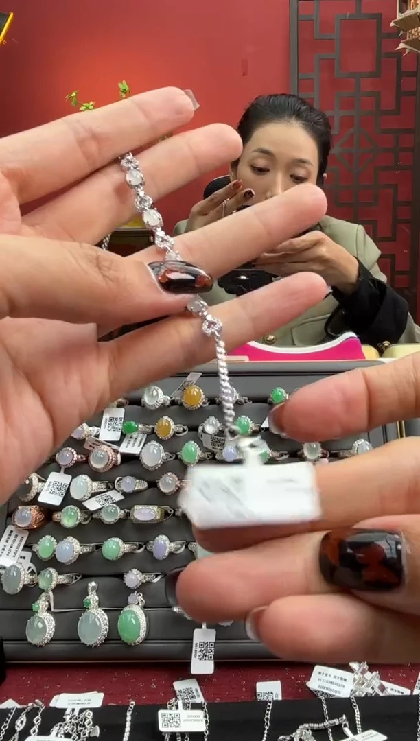 银S925镶嵌手链翡翠任*行58500