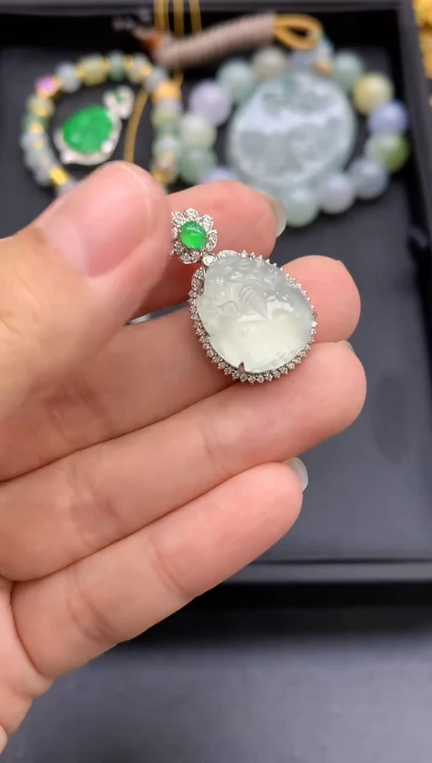 颈饰18K金镶嵌翡翠640-中国好珍宝