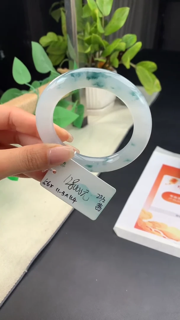 【闪购商品】翡翠手镯未镶嵌女神节#送礼#，下单联系客服核对地址~