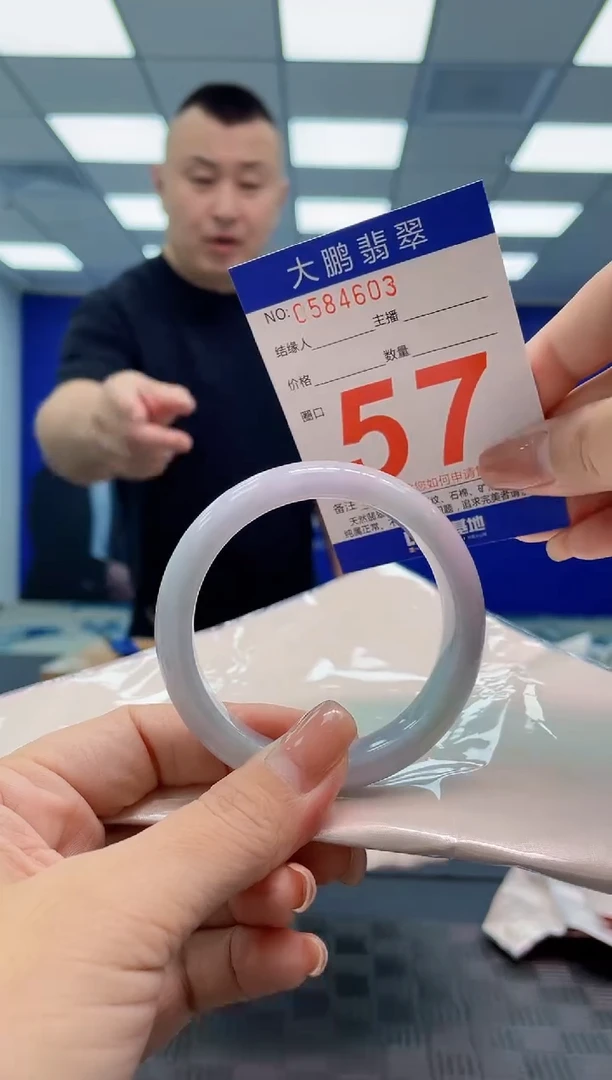 翡翠手镯未镶嵌AAAAAAAA