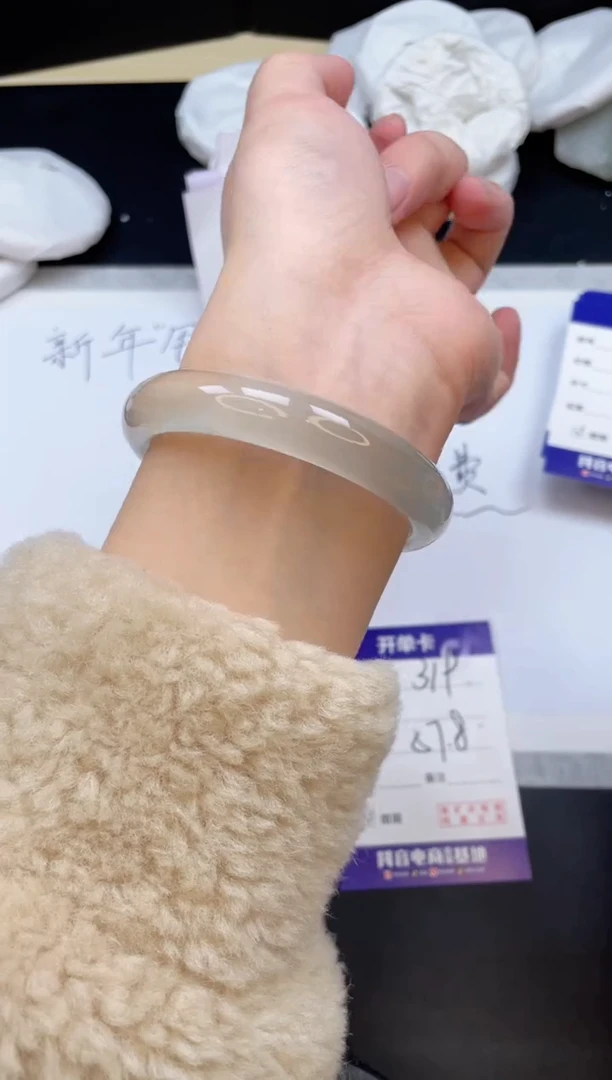 【闪购商品】石英质玉手镯未镶嵌319