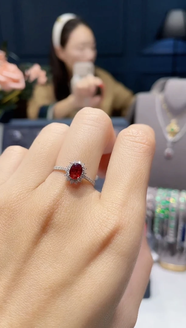 【闪购商品】红宝石戒指18K金镶嵌0.65克拉 无烧