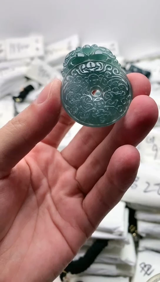 翡翠未镶嵌颈饰平安扣【品质一般介意慎拍】