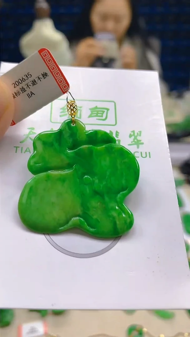 颈饰18K金镶嵌翡翠新号开播 全场乱卖