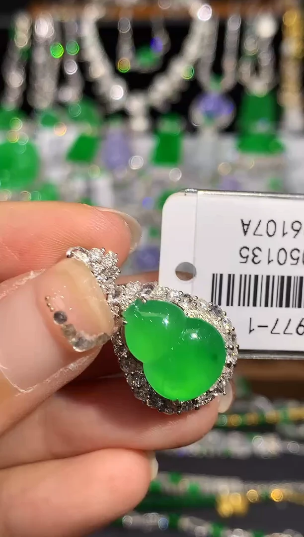 吊坠(不含链)18K金镶嵌翡翠SY0977多样性发其一