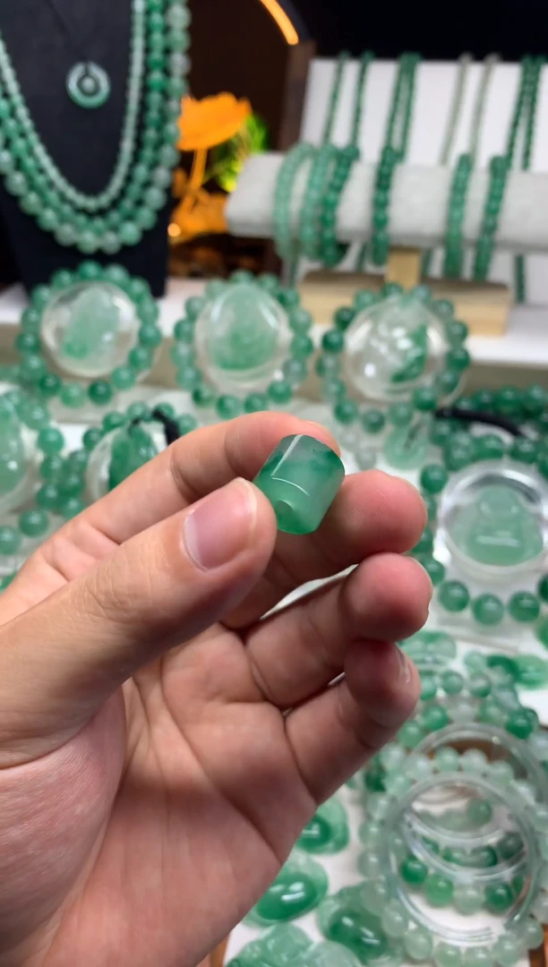 石英质玉（非洲翠）未镶嵌吊坠(不含链)路路通小包容