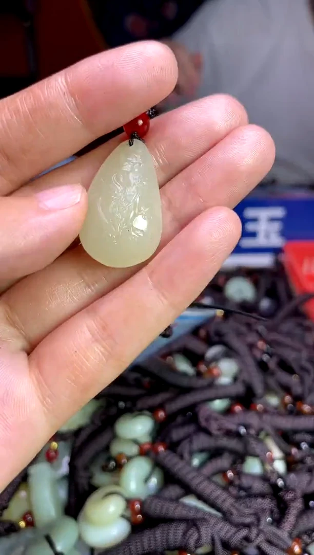 未镶嵌和田玉挂件1