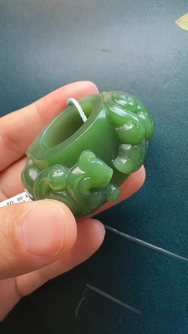 未镶嵌戒指和田玉扳指