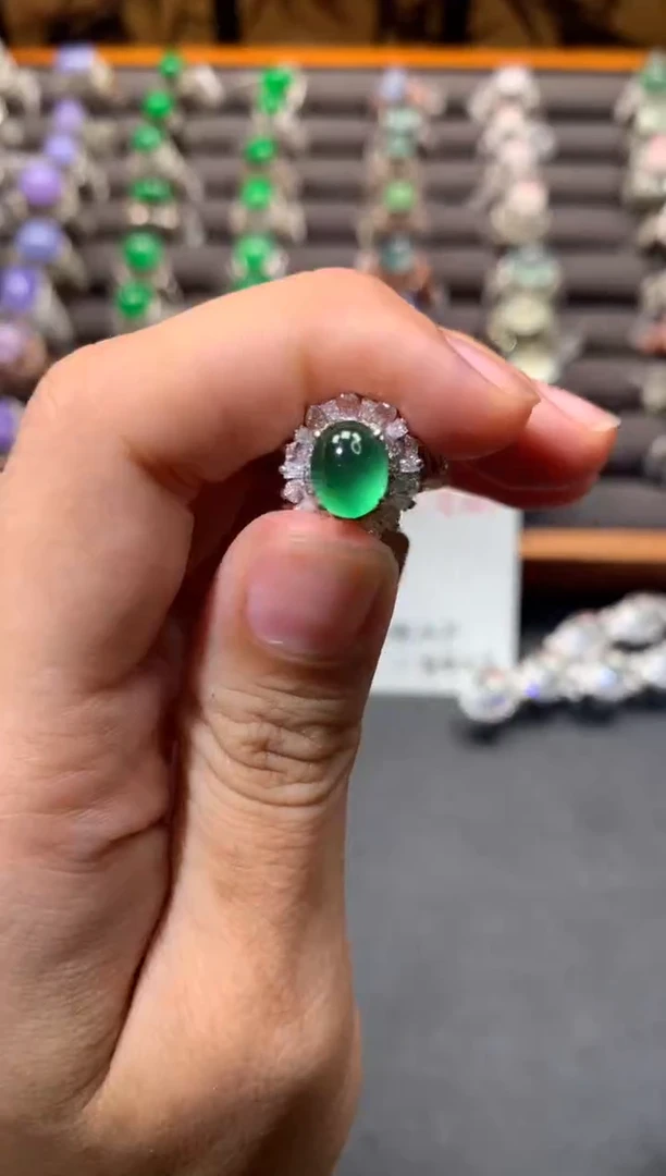 翡翠裸石未镶嵌冰蛋戒面缅甸翡翠