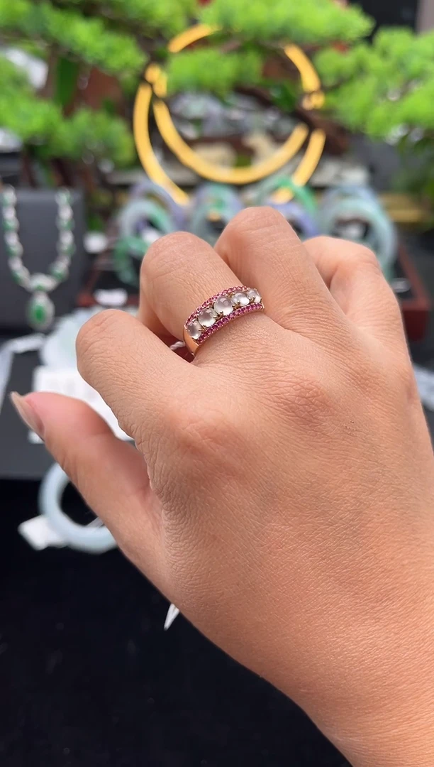 18K金镶嵌戒指翡翠戒指