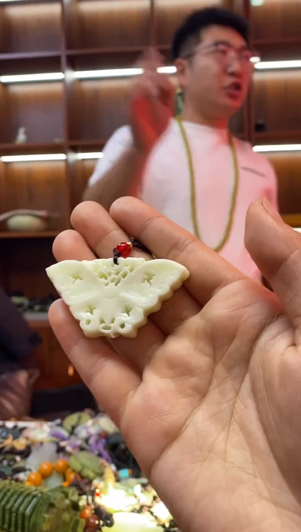 未镶嵌蛇纹石玉吊坠