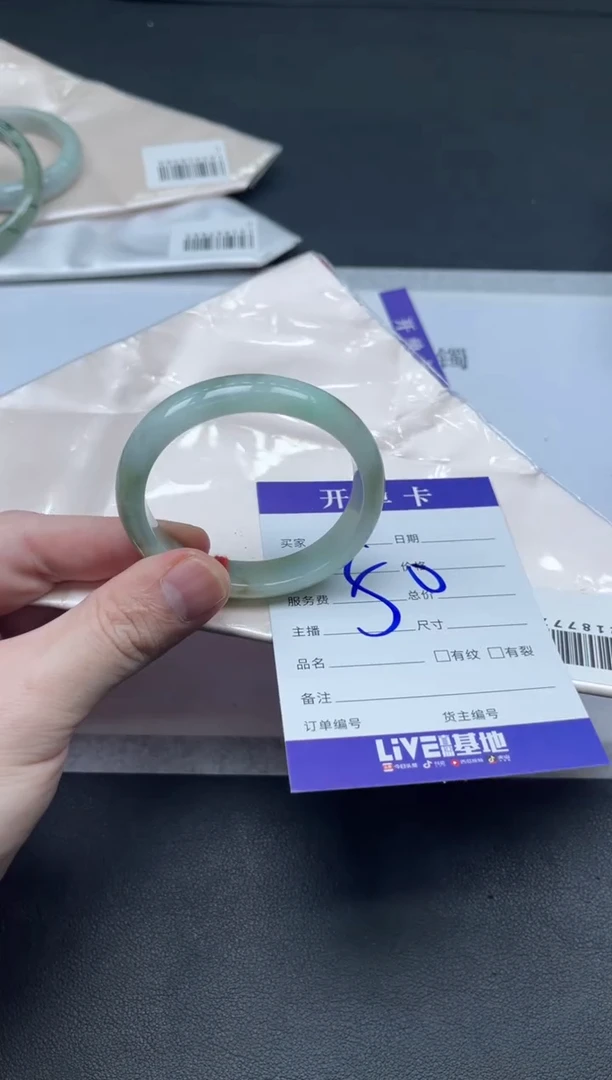 未镶嵌手镯翡翠守**兔翡翠手镯